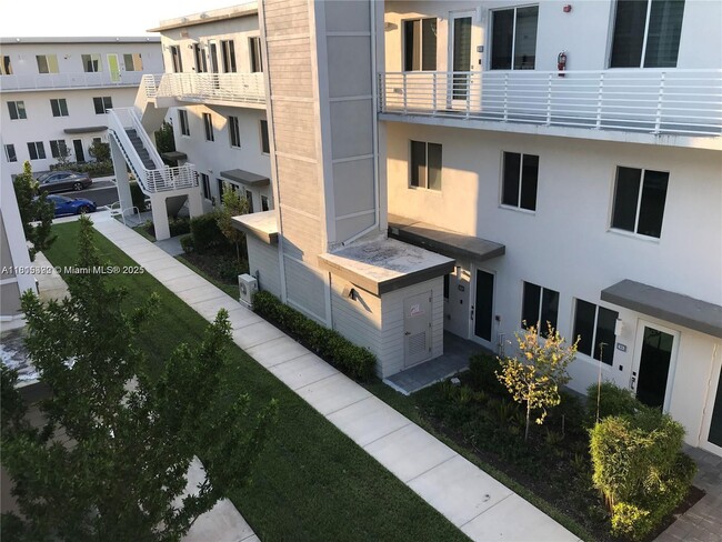 Building Photo - 10229 NW 64th Terrace