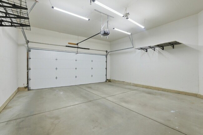 Building Photo - $2,735.95 - 3 Bed, 2.5 Bath Townhome in Aurora with In Unit Laundry!