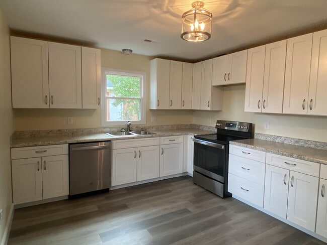 Building Photo - 4935 Walnut Dr