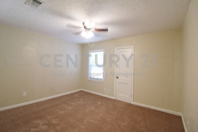 Building Photo - Charming 3/1/1 in Castleberry ISD For Rent!