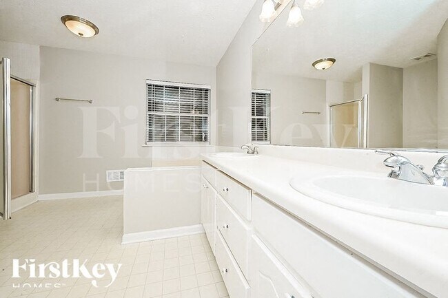 Building Photo - 210 Sharon Acres Ct