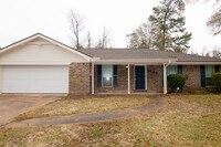 Building Photo - 5108 Twin Oaks St