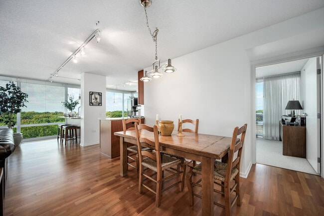 Building Photo - 9725 Woods Dr