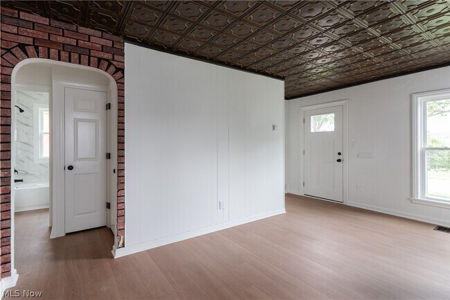Building Photo - 10201 Grace Ave