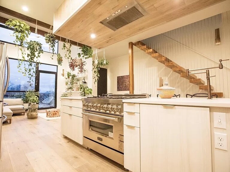 Building Photo - 803 54th St