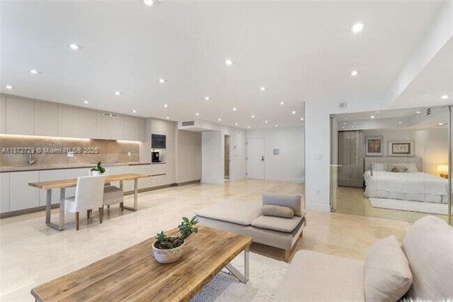 Building Photo - 2301 Collins Ave