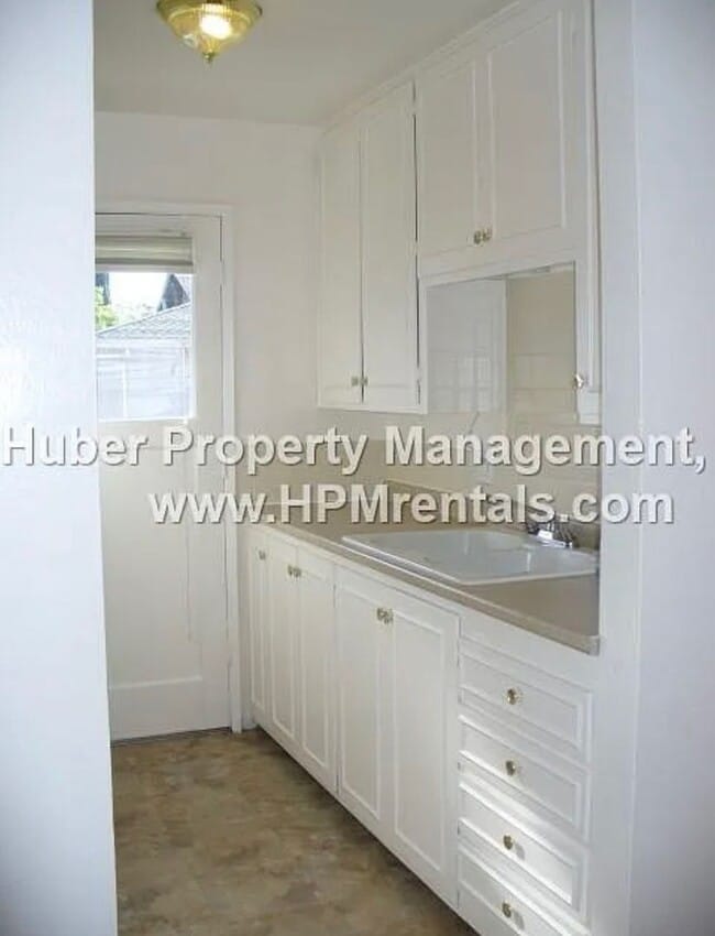 Building Photo - 3585 Sapphire Dr