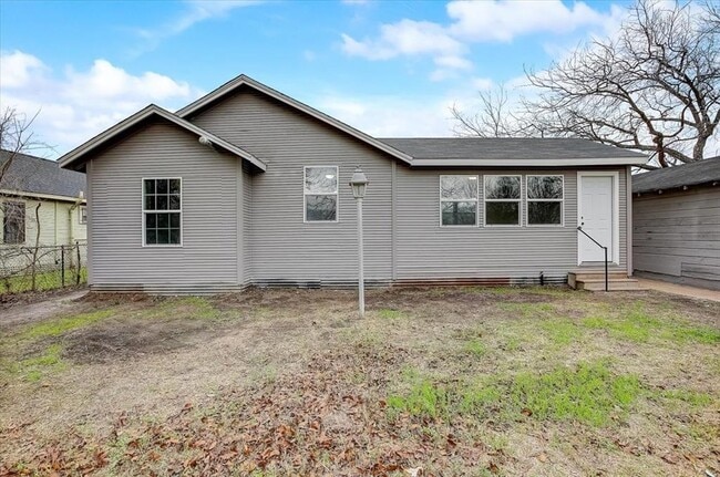 Building Photo - 720 E Guadalupe St
