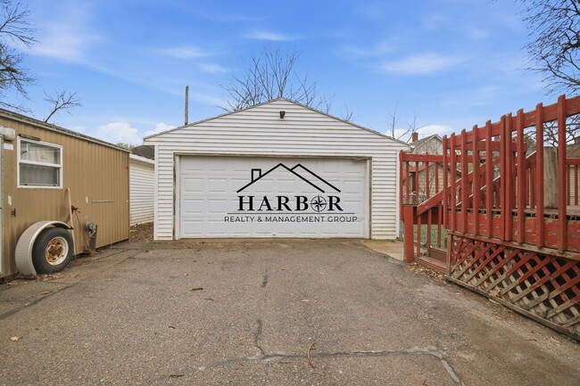 Building Photo - 401 3rd Ave SW