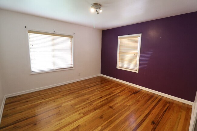 Building Photo - 360 N SF