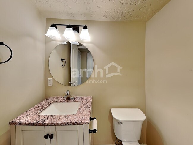 Building Photo - 865 Southhampton Dr