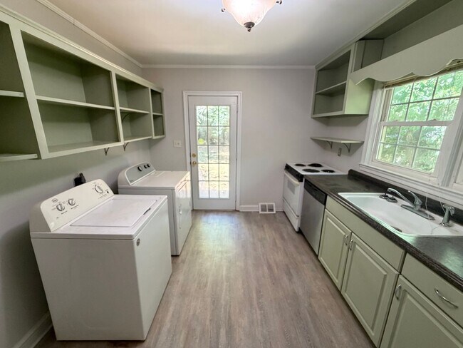 Building Photo - 35 Jefferson Cir
