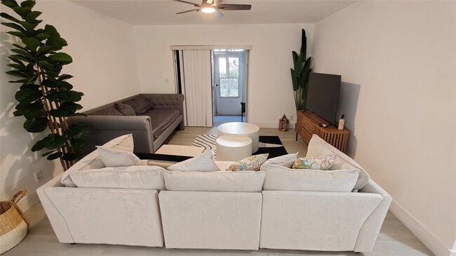 Building Photo - 555 SE 8th St