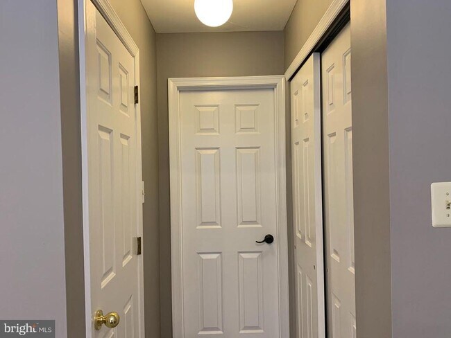 Building Photo - 2016 Greenes Way Cir