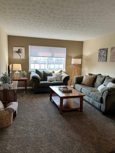 Building Photo - Greenleaf Meadows