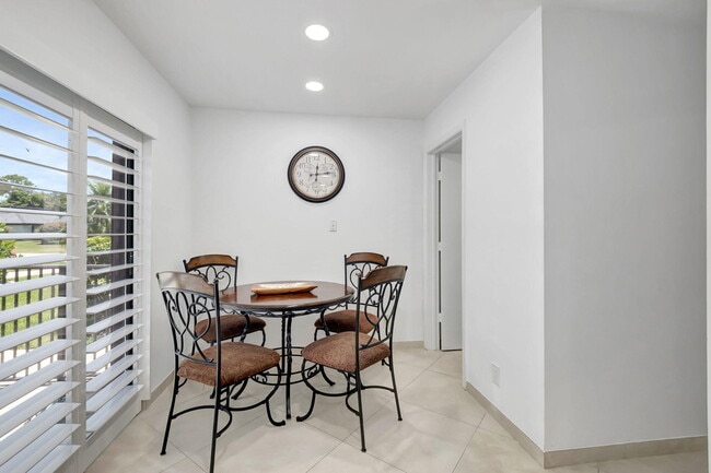Building Photo - 902 Foxpointe Cir