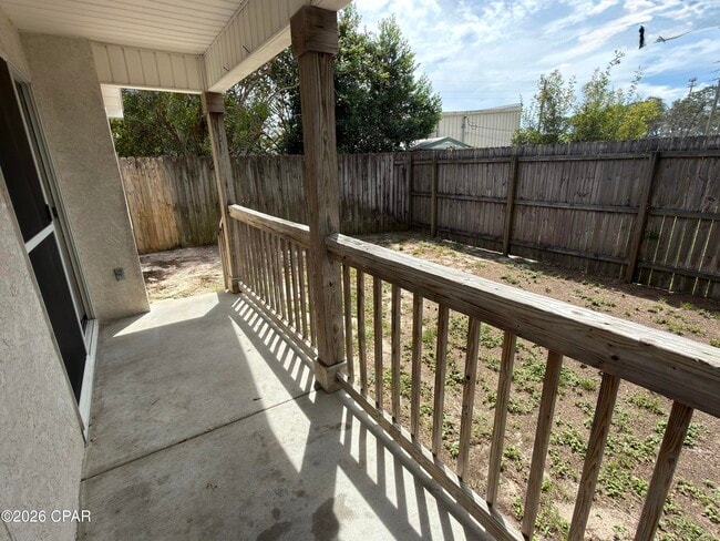 Building Photo - 425 Dolphin Dr