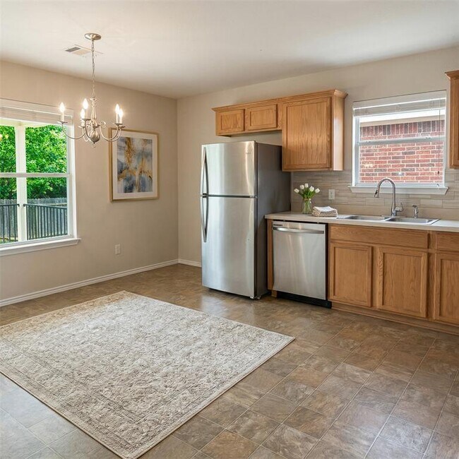 Building Photo - 15233 Rosehip Ln