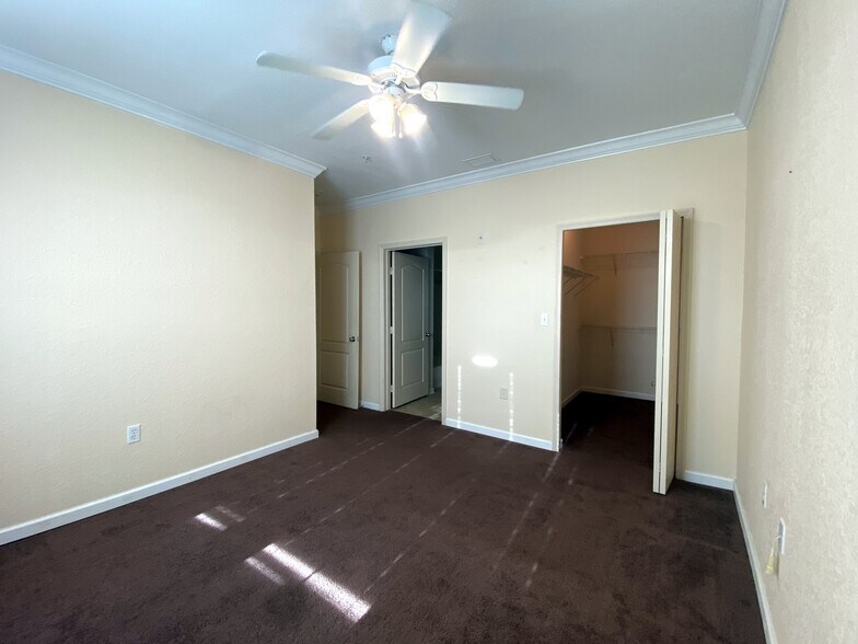 Building Photo - 2709 Via Cipriani #531A