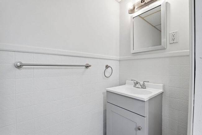 Building Photo - Newly Remodeled 3BR Semi-Detached in Catonsville | Refinished Oak Floors | Updated Kitchen + Bath...