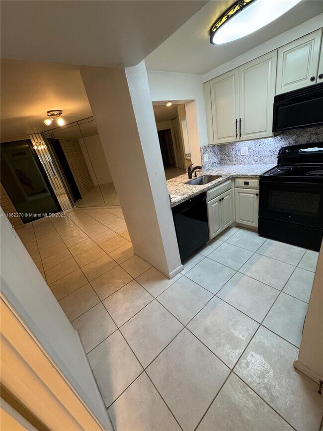 Building Photo - 1350 River Reach Dr
