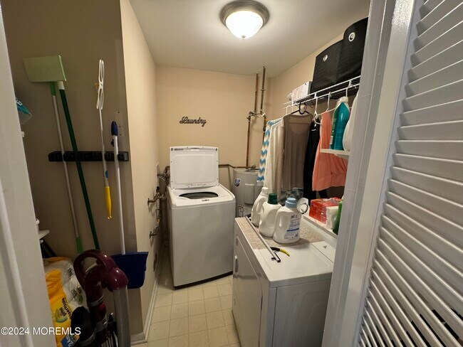 Building Photo - 402 Wedgewood Cir