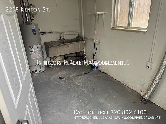 Building Photo - 2208 Kenton St
