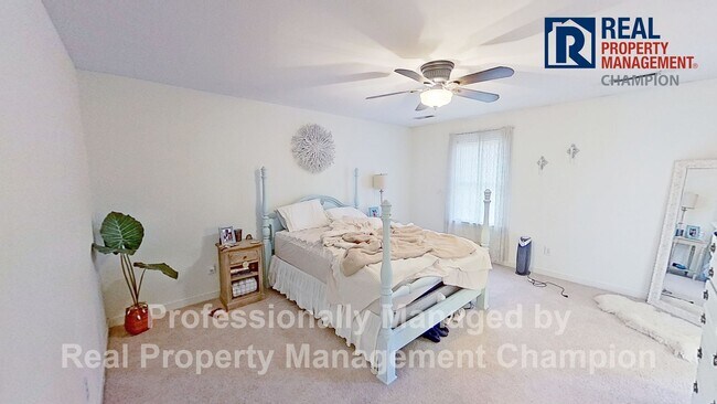 Building Photo - Adorable 2 BD Townhome with Private Patio