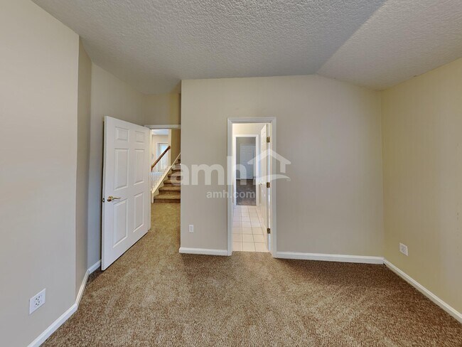 Building Photo - 1943 Wages Way S