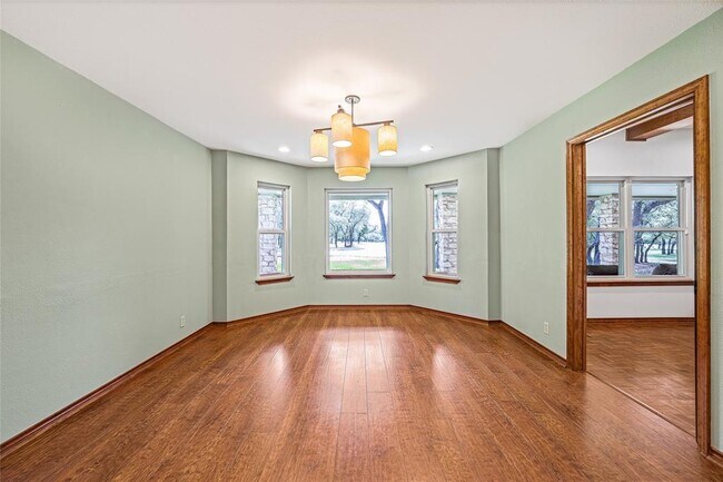 Building Photo - 2013 Mayfield Dr