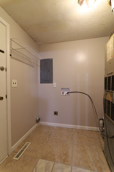 Building Photo - 4889 Fishburg Rd
