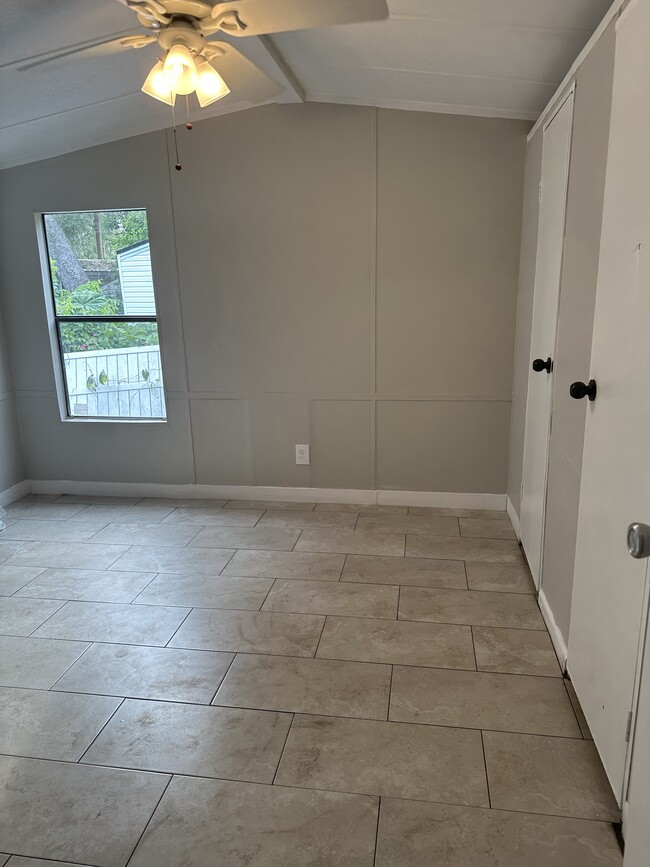 Building Photo - 2762 Oleander Rd