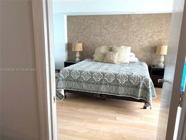 Building Photo - 16699 Collins Ave