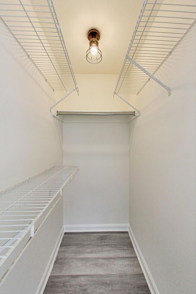 Building Photo - Beautiful - Ground Floor 3/2 condo in CROWN FARM