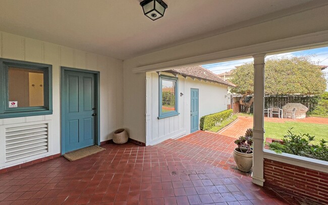 Building Photo - Lovely single story beach home with Ocean ...