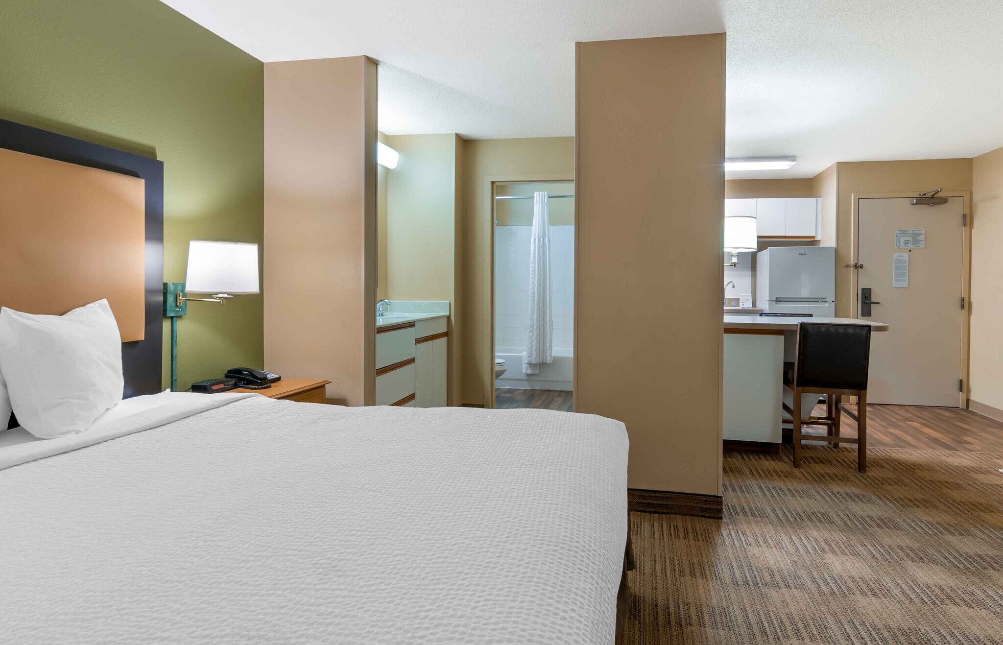 Building Photo - Furnished Studio-Kansas City - Overland Park - Nall Ave