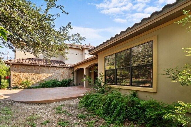 Building Photo - 1702 Lakeway Blvd