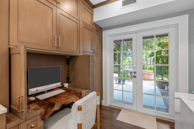 Building Photo - 227 Marlborough Rd