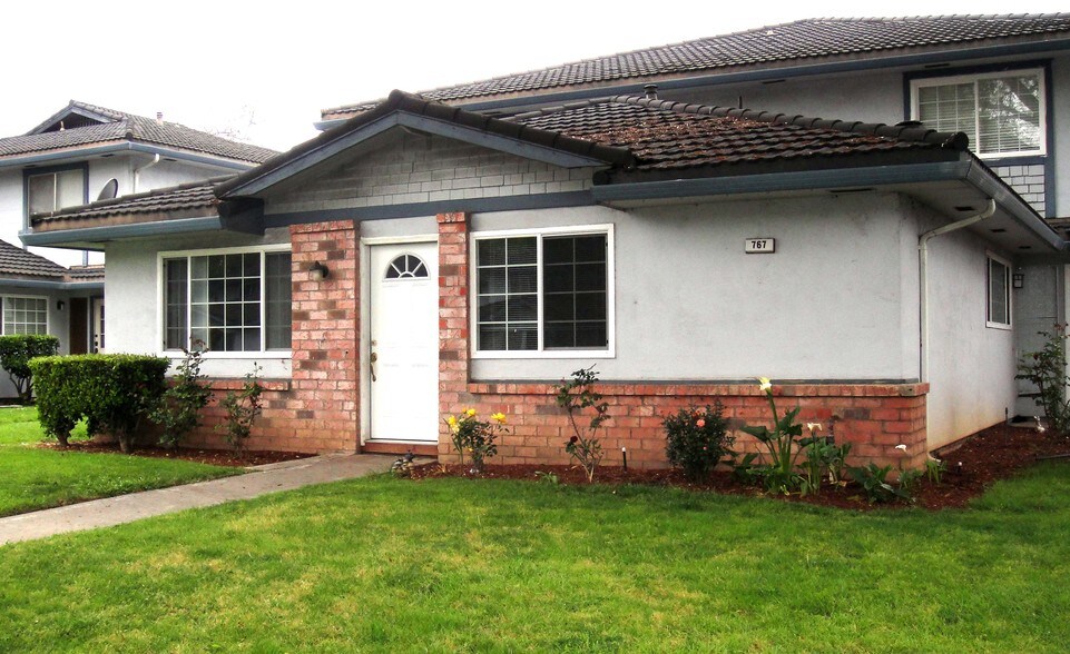 Building Photo - 767 Warring Dr