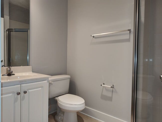 Building Photo - Modern Condo located  in South Main Square! 50% discount on first full months rent for qualified ...