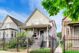 Building Photo - 2206 N Kostner Ave