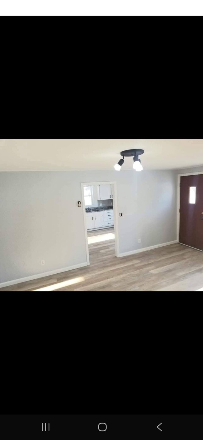 Building Photo - 400 W Main Ave