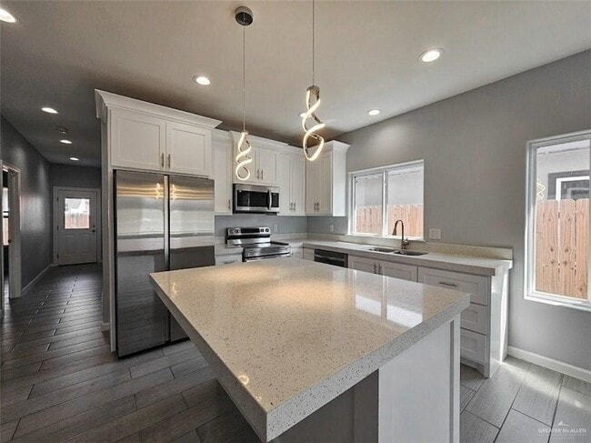 Building Photo - 17 Saketa Ln