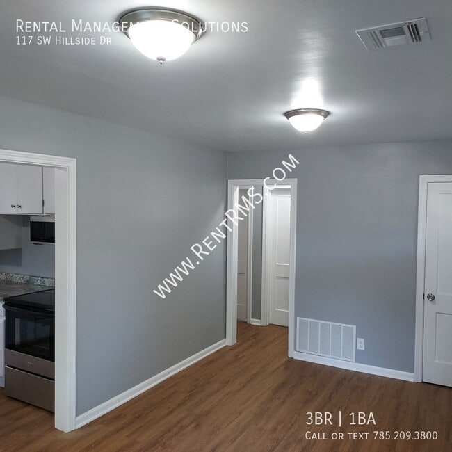 Building Photo - 117 SW Hillside Dr