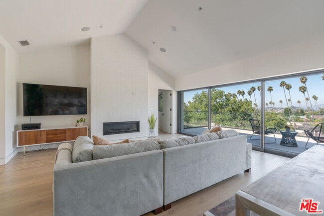 Building Photo - 5265 Dahlia Dr