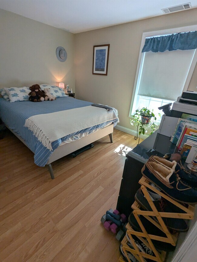 Building Photo - 4 Crestview Cir