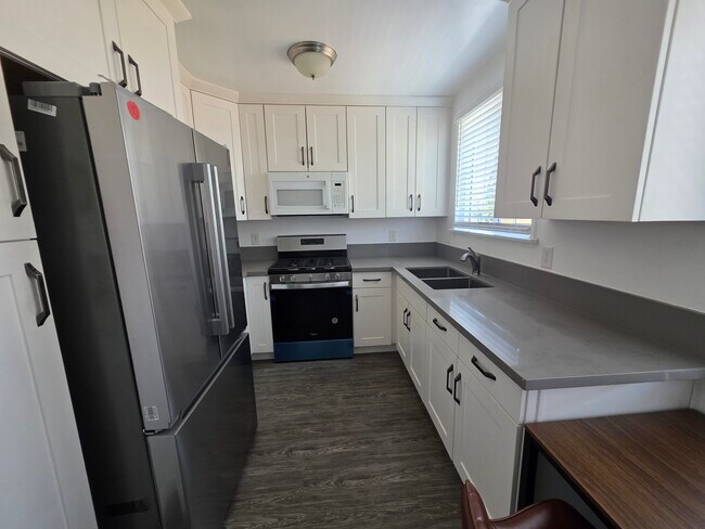 Building Photo - 1349 W 35th Pl