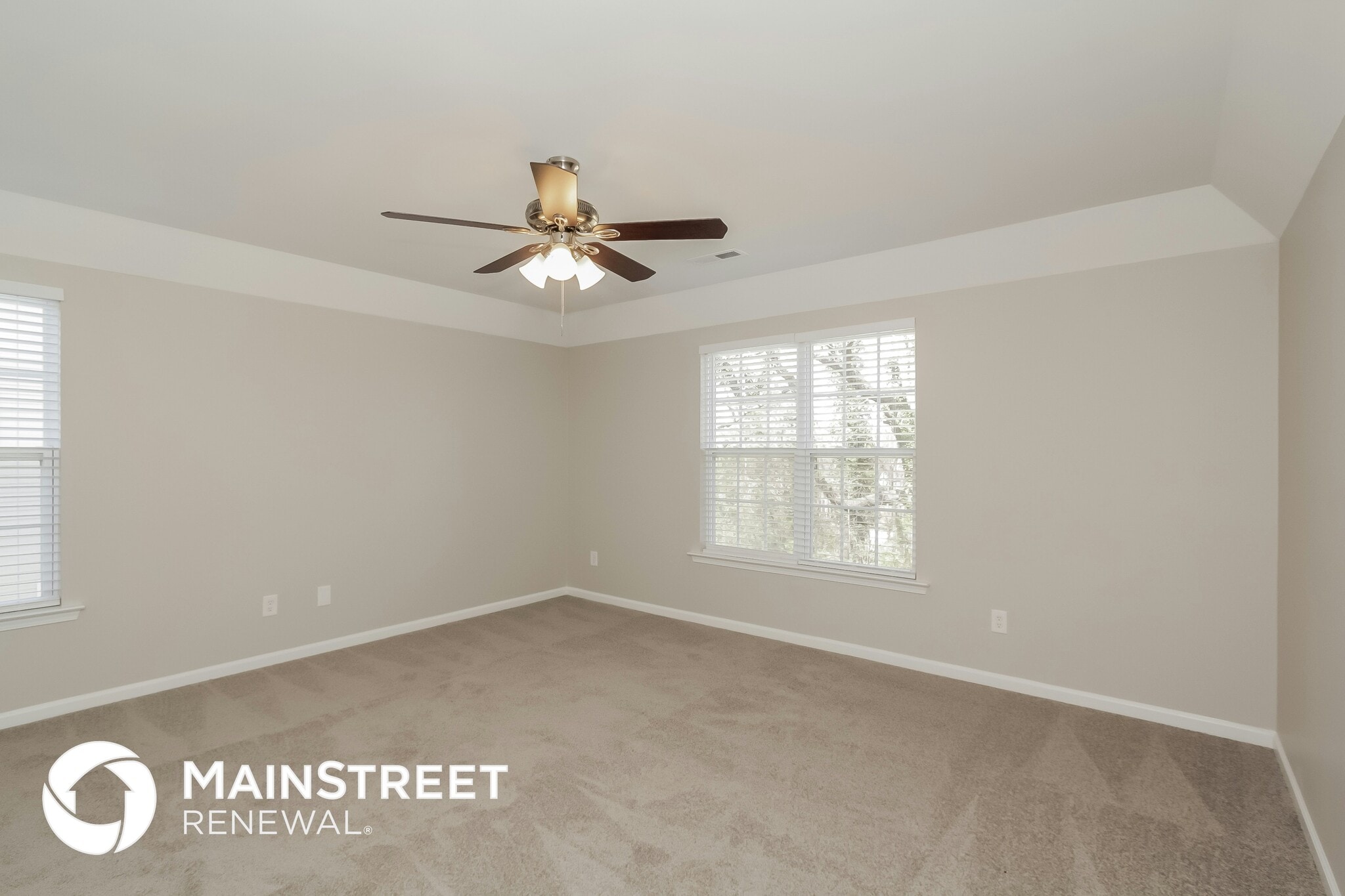 Building Photo - 1911 Elizabeth Oaks Ave