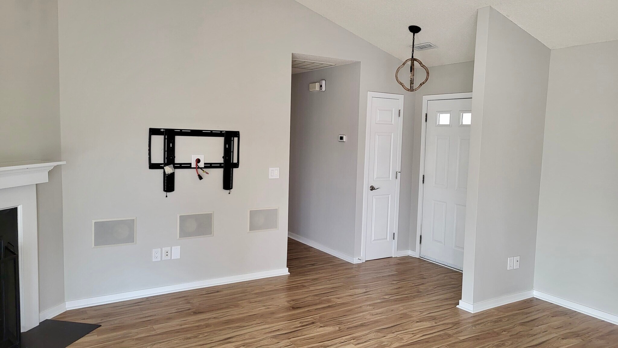 Living Room/Foyer - 307 Smallwood Ct