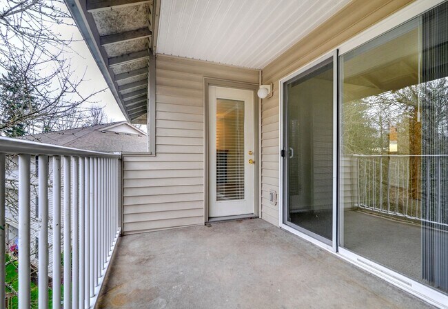 Building Photo - One Month FREE on Select Units!!! Call for details!